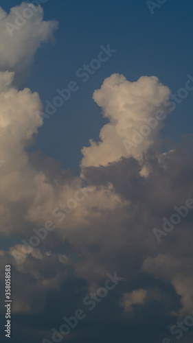 Nuages en forme de tourelles