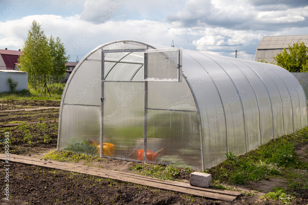 Greenhouse for growing crops