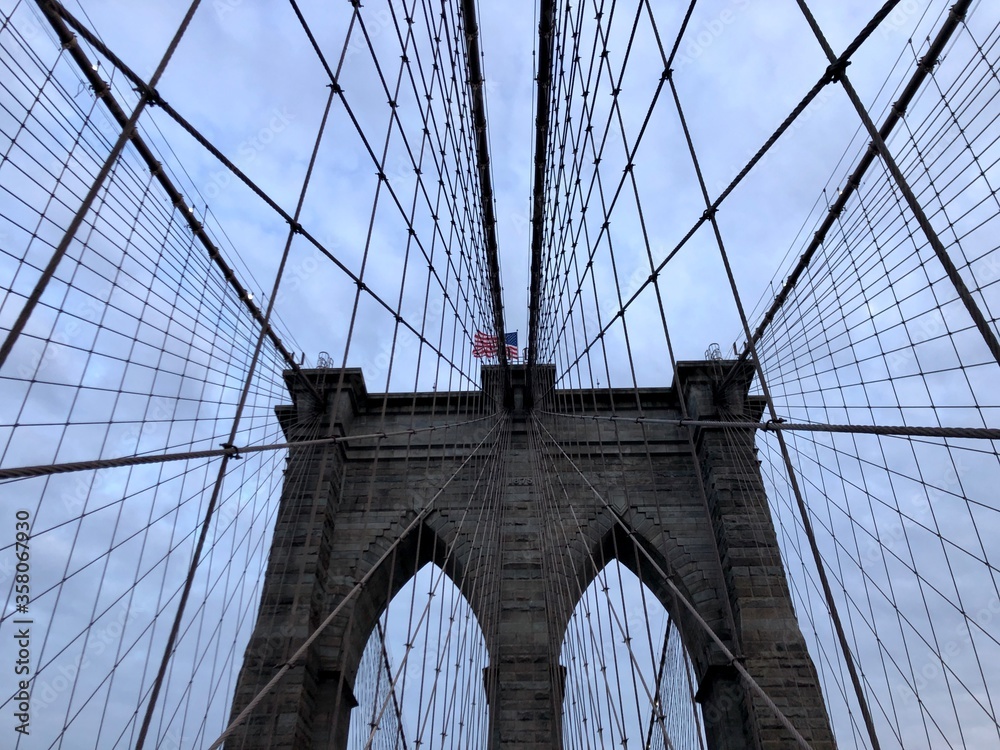 Fototapeta premium Piękny Brooklyn Bridge i błękitne niebo