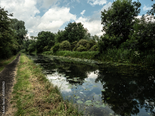 CANAL FOOTPATHS IN NORTHAMPTON-SHIRE