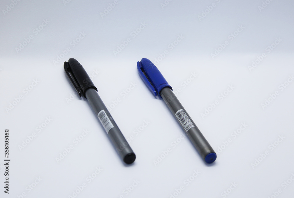 Permanent marker for overhead projector on vinyl, plastic, acrylic or glass Permanent marker for overhead projector on vinyl, plastic, acrylic or glass