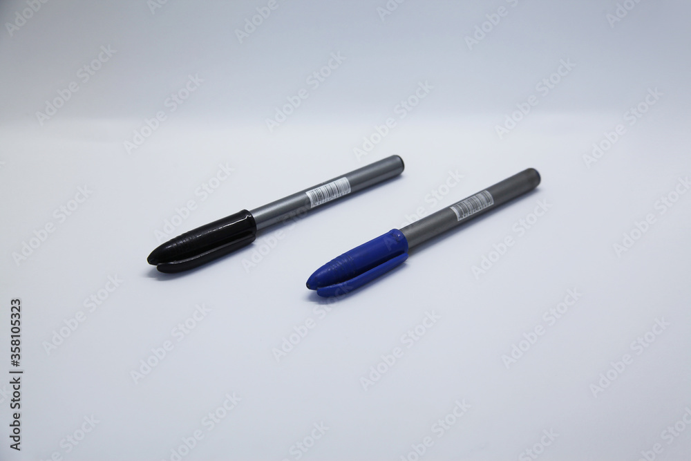 Permanent marker for overhead projector on vinyl, plastics, acrylic or