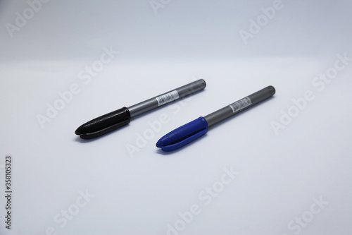 Permanent marker for overhead projector on vinyl, plastics, acrylic or glass