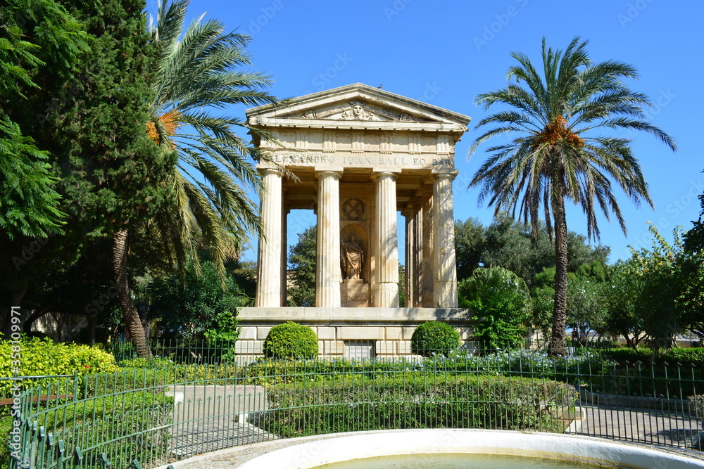 Malta, Вarakka Lower Gardens, Monument to Sir Alexander Ball, which is an outstanding feature in the form of a neoclassical temple located in the center of the garden.