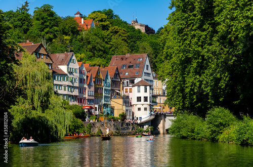 Tübingen Neckar Fluss Altstadt  Baden-Württemberg Deutschland Sehenswürdigkeit Neckarfront Hölderlinturm Stocherkähne Boote Sommer Fassaden Farben Mauer Eberhardsbrücke Neckarinsel Platanenallee  photo