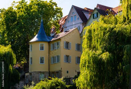 Tübingen Neckar Hölderlin Turm Dichter Poet Fluss Altstadt  Baden-Württemberg Deutschland Sehenswürdigkeit Neckarfront Stocherkähne Boote Sommer Fassaden Farben Mauer Eberhardsbrücke berühmt Poesie photo