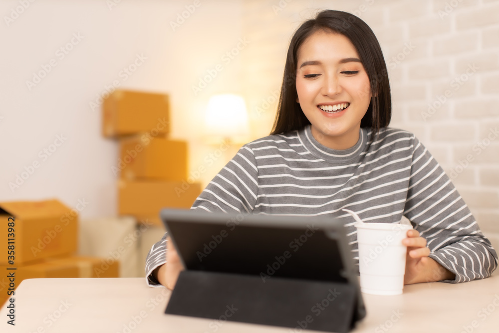 Asia freelance business woman eating instant noodles while working on laptop in living room at home office at night. young Asian girl sitting on desk work overtime, enjoy relax time.female .. Asia freelance business woman eating instant noodles while working on laptop in living room at home office at night. young Asian girl sitting on desk work overtime, enjoy relax time.female ..