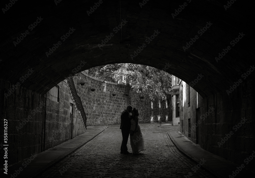 Couple silhouette under archway