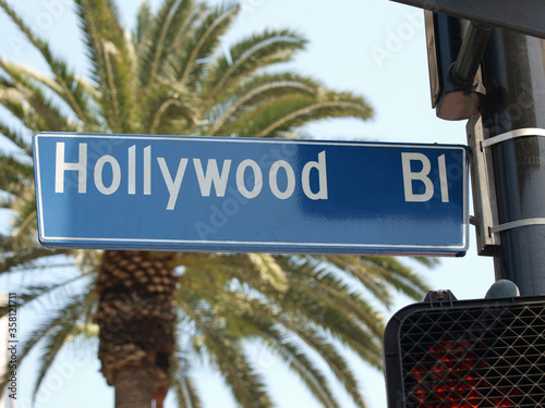Photo Hollywood Blvd street sign in Los Angeles, California.