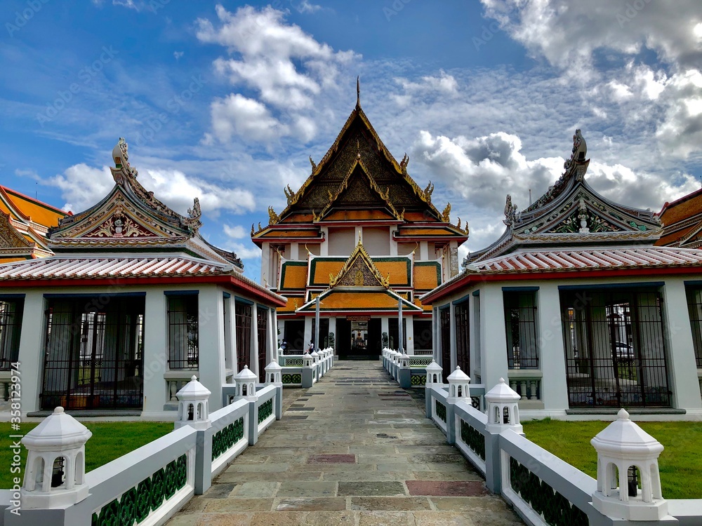 Walkway to Kalayanamitr Temple(Temple in Bangkok, Thailand) Walkway to Kalayanamitr Temple(Temple in Bangkok, Thailand)