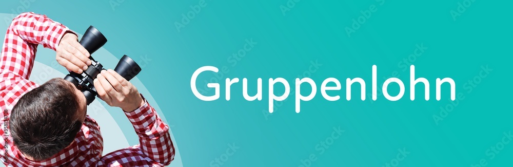 Naklejka premium Gruppenlohn. Mann mit Fernglas aus Vogelperspektive. Beobachtung, Draufsicht, Panorama. Business Text auf blau. Statistik, Wirtschaft