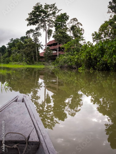 Boat swimming in a lake to come to a home