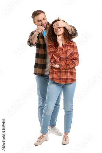 Young man giving his wife c...