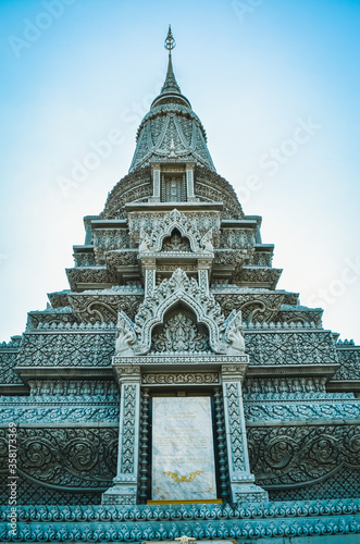 Zoom sur la majestueuse pagode du palais royal de Phnom Penh