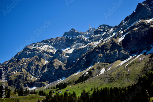 Säntis der höchste Berg in der Ostschweiz bei strahlend blauem Himmel 7.5.2020 © Robert