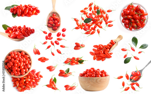 фотографія Set of fresh goji berries on white background