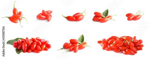Tablou pe pânză Set of fresh goji berries on white background. Banner design
