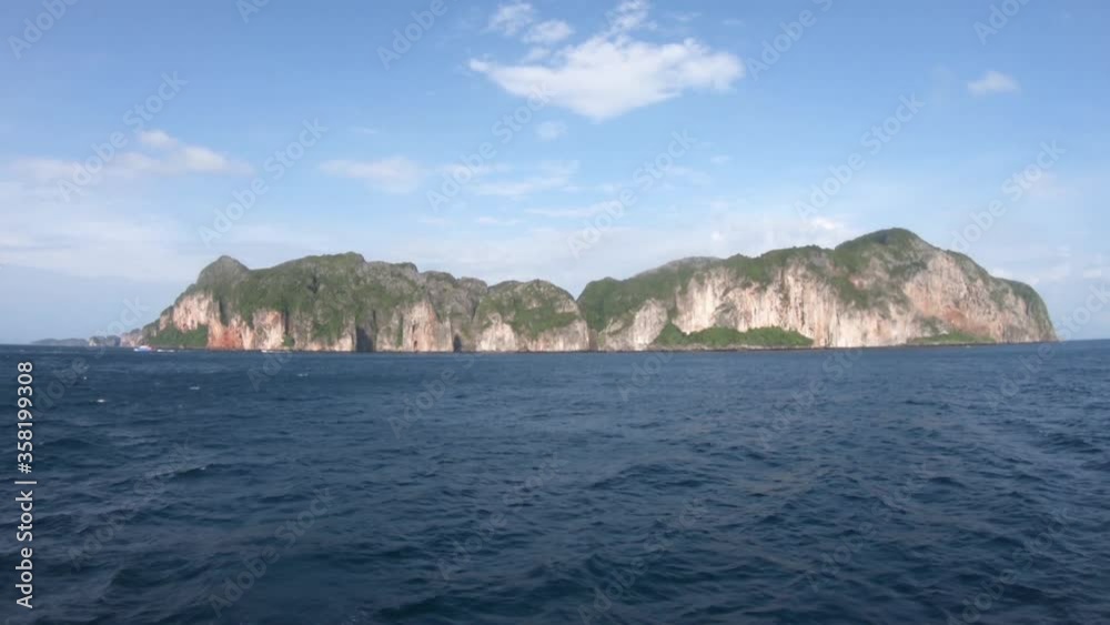 Beautiful And Peaceful Islands -Slow Motion- Phi Phi Island, In Phi Phi, Thailand 22/11/2019 Beautiful And Peaceful Islands -Slow Motion- Phi Phi Island, In Phi Phi, Thailand 22/11/2019