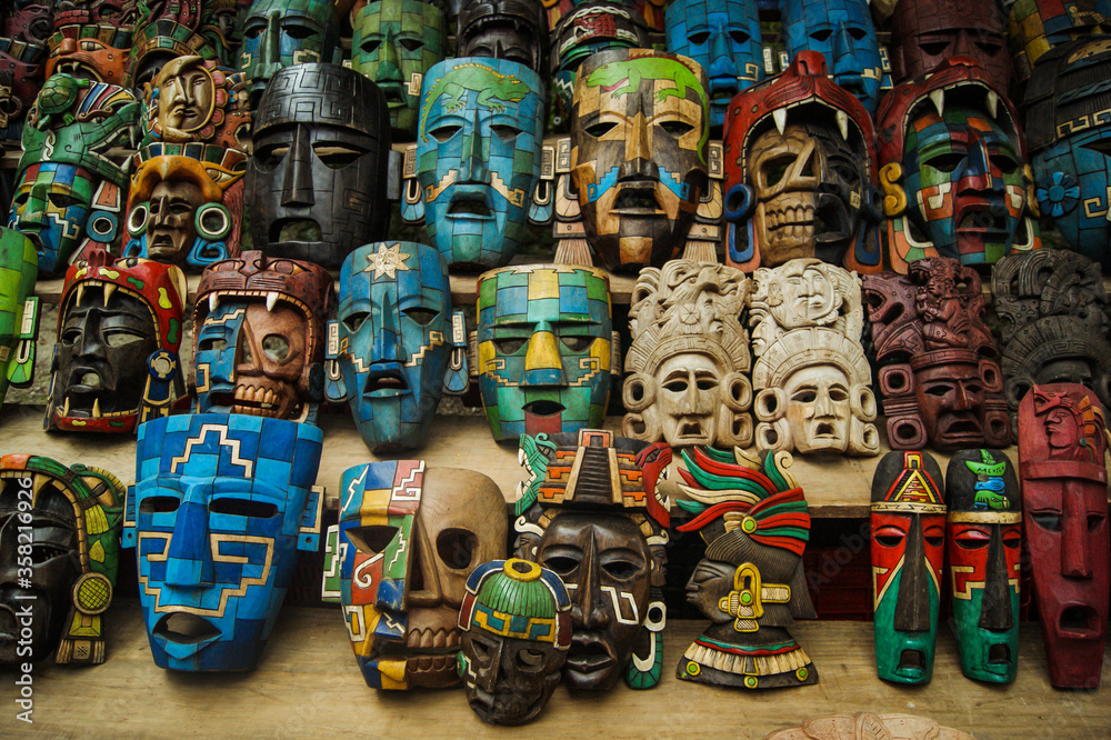 Mascaras Mayas de madera.  Artesanía Maya.  Artesanía yucateca.