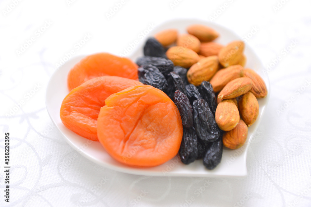 food, dried, fruit, apricot, isolated, healthy, dry, snack, apricots, white, sweet, orange, closeup, organic, fruits, nuts, diet, ingredient, vegetarian, almond, brown, macro, heap, yellow, group