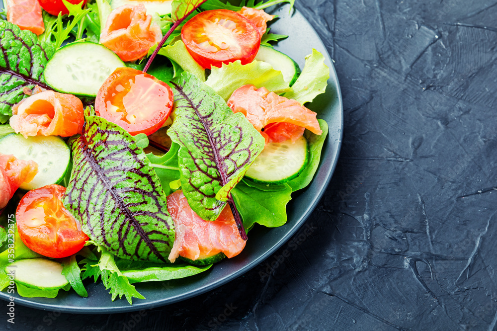 Mixed green salad with salted salmon Mixed green salad with salted salmon
