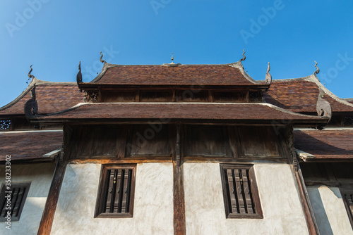 Schilderij op canvas Ancient temple Wat Ton Kwaen or Wat Intharawat at Chiang Mai, Thailand the Lanna traditional arts complete are worshiped according traditions culture Buddhism