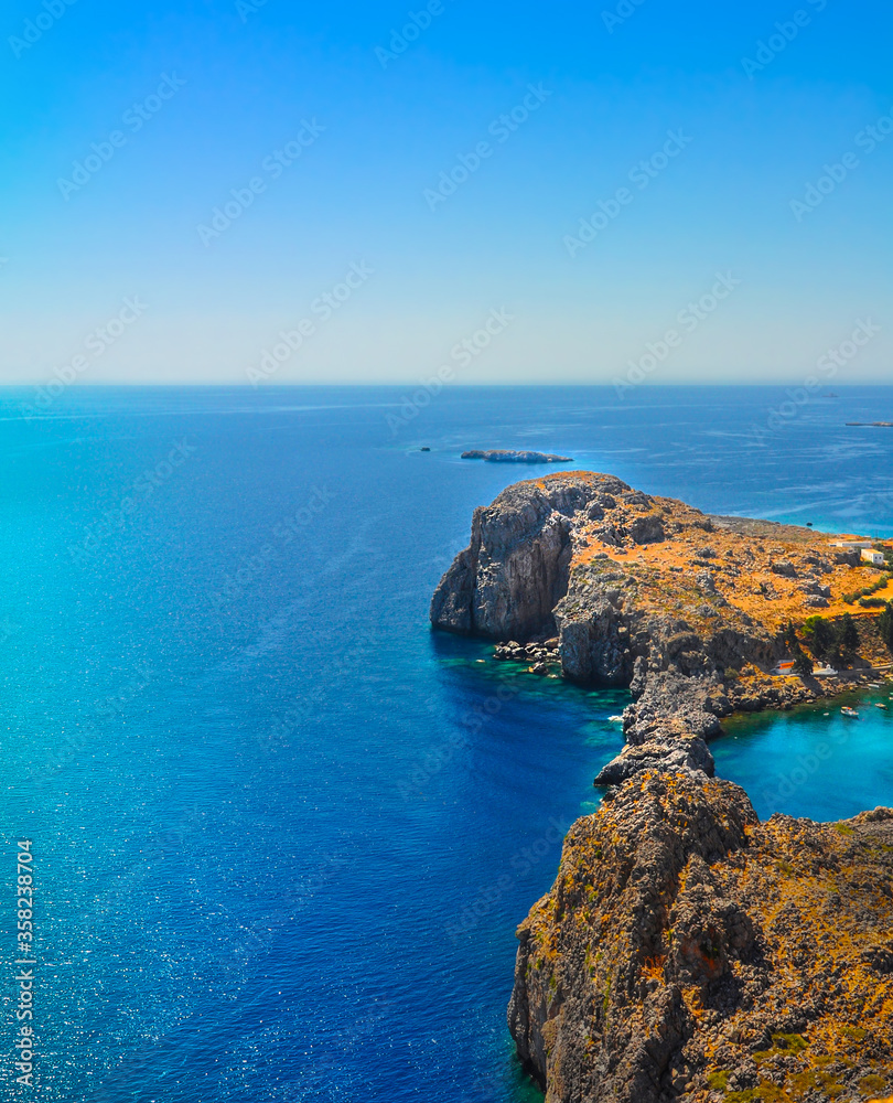 Rodos Grecja widok na lazurowe morze śródziemnomorskie i wyspy