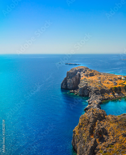 Rodos Grecja widok na lazurowe morze śródziemnomorskie i wyspy