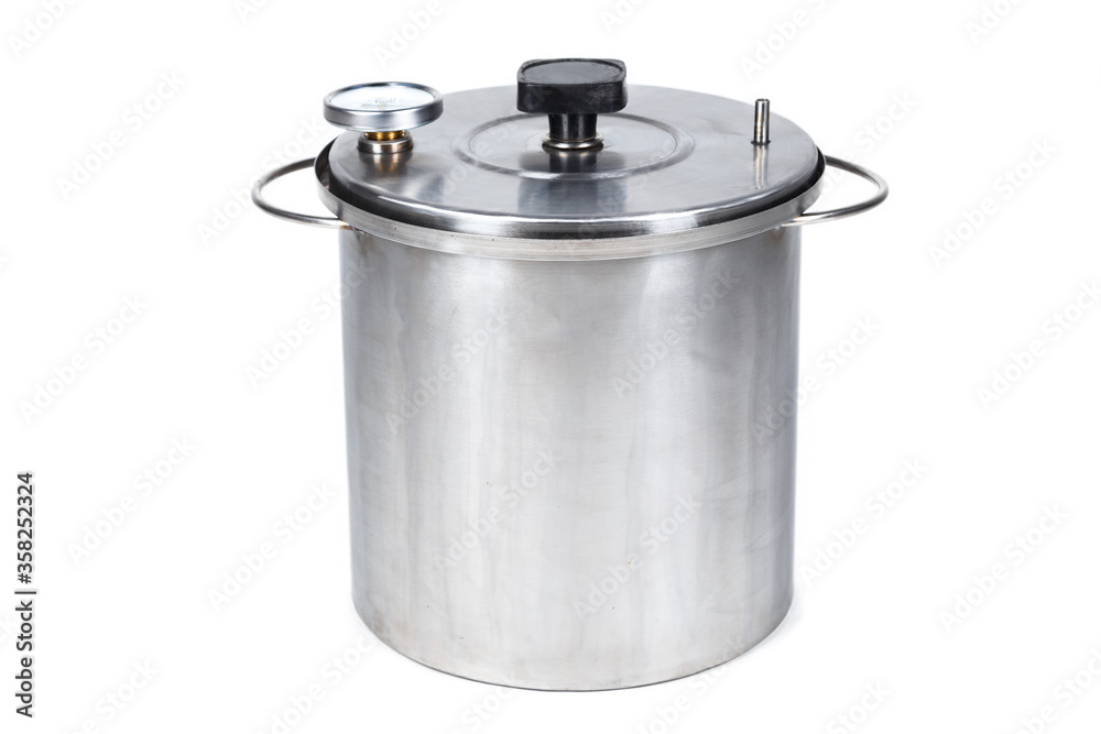 Photo metal smokehouse pot on white background Photo metal smokehouse pot on white background