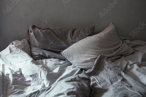 Obraz na plátně Gray bed linen
