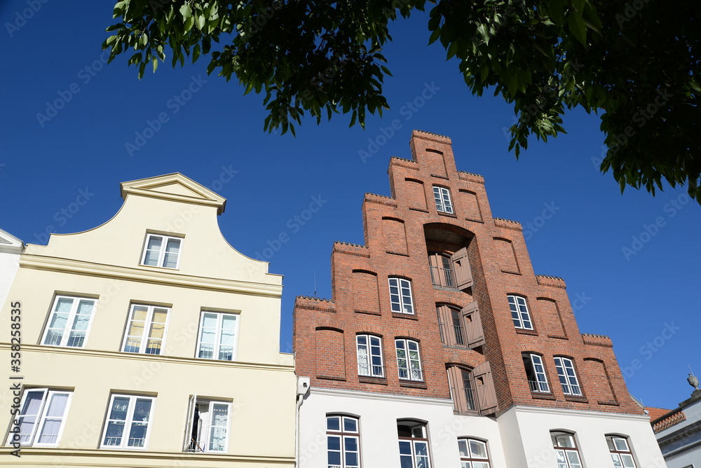 Fototapeta premium Häuser in Luebeck