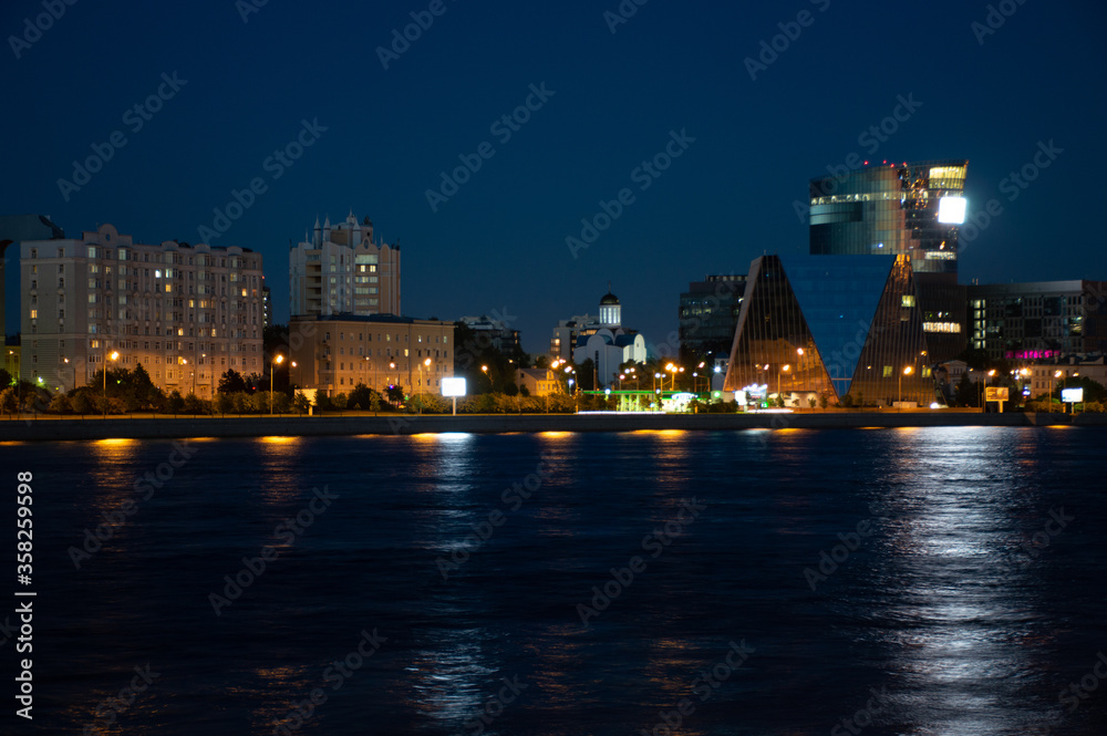Obraz premium the bridge in night city with lights 
