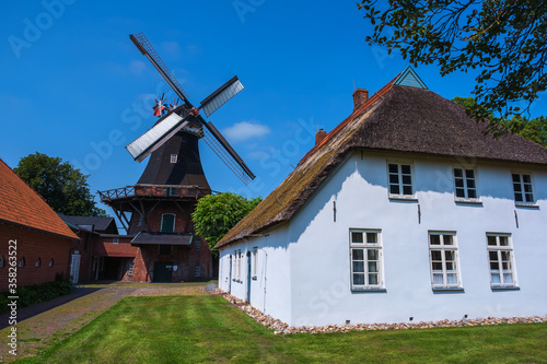 Die Moorseher Mühle in Butjadingen/Deutschland an der Nordsee