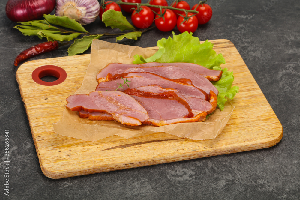 Sliced smoked duck breast served salad Sliced smoked duck breast served salad