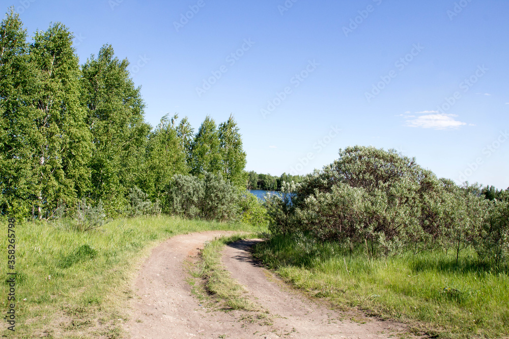 beautiful views of the reservoir among the greenery paths to the water