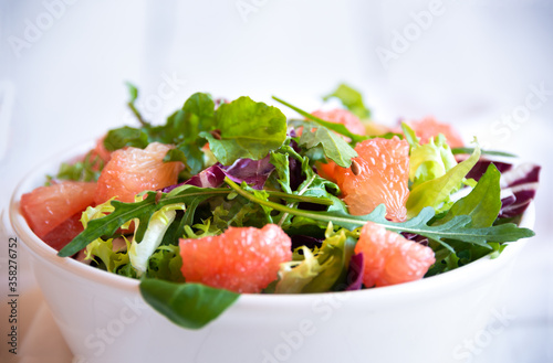 Green vegetable salad with arugula and grapefruit