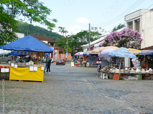 Mercado callejero en Morretes (Brasil).