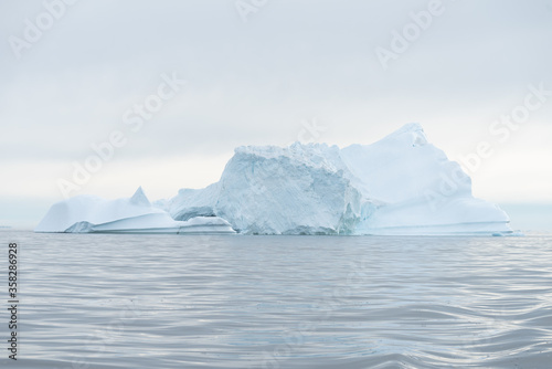Iceberg à la dérive, Groenland.