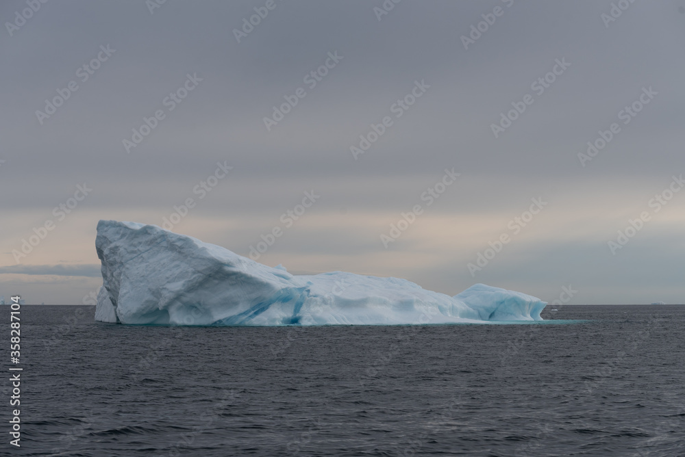 Iceberg à La Dérive Illustration Page De Garde