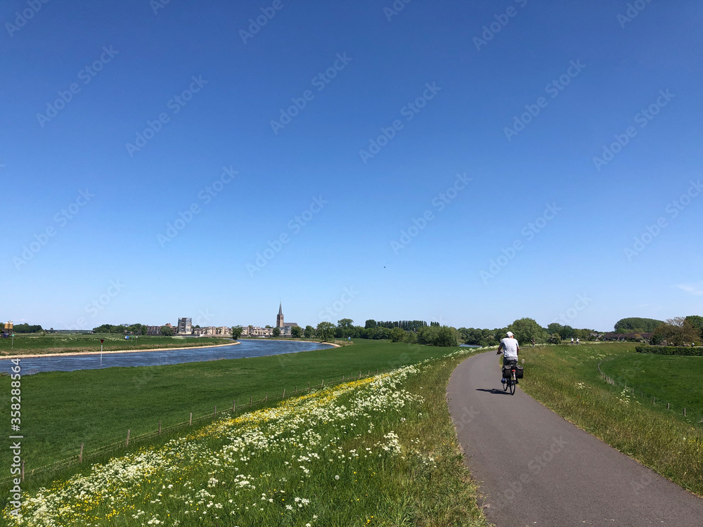 Cycling along the river IJssel towards Doesburg