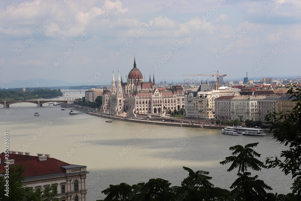 Vue sur le Parlement de Budapest