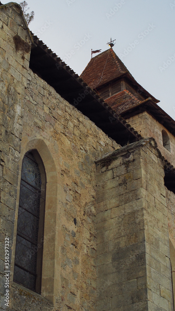 Clocher d'un village landais, textures de pierre Clocher d'un village landais, textures de pierre