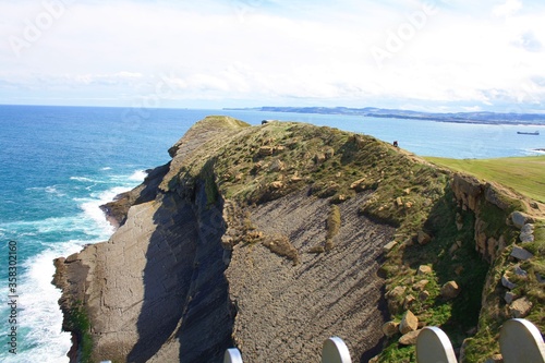 acantilado sobre la costa de Santander