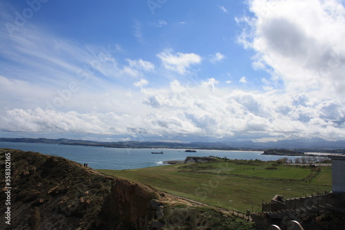 rayos de luz sobre el agua