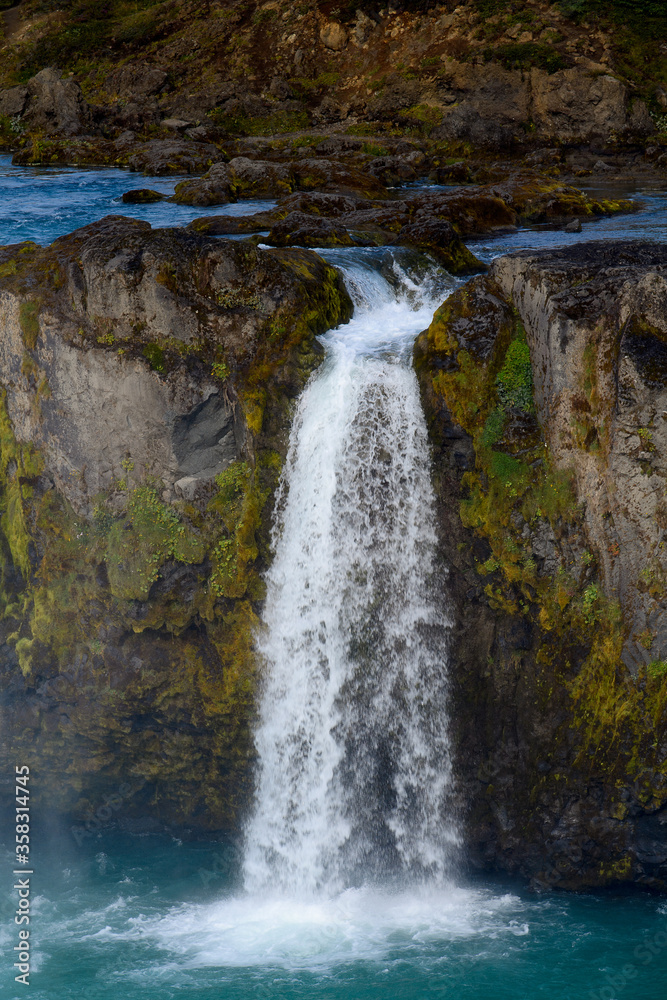 Obraz premium Godafoss (waterfall of the gods) in the Bardardalur district of Northeastern Region of Iceland