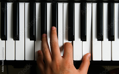 hands playing piano