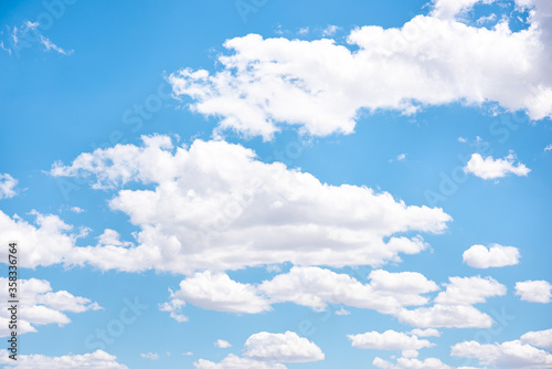 Cielo y nubes