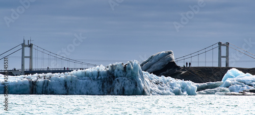 Fotografi Ice floating in Jokulsarlon, a large glacial lake in southeast Iceland, Vatnajok