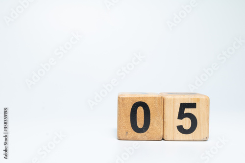 Cube and square set with number bullet point from 00 to 31