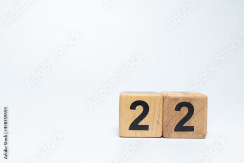 Cube and square set with number bullet point from 00 to 31